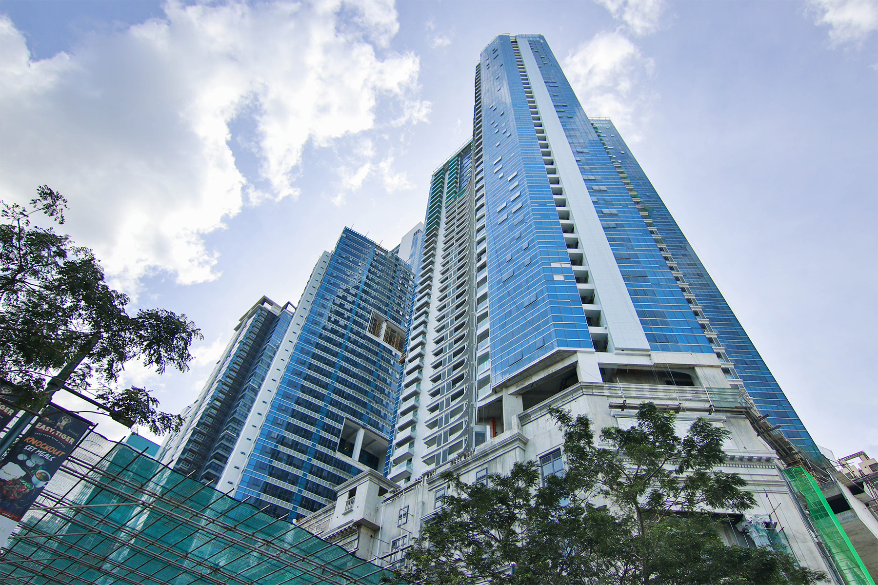 Uptown Parksuites Condos in BGC Megaworld Fort BGC Condos